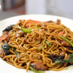 Shanghai Fried Noodle with Beef