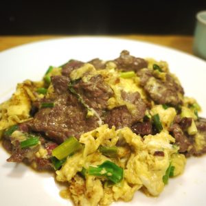 Beef with Scrambled Egg in Steam Rice