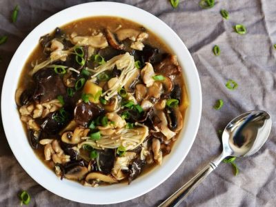Chicken with 2 kinds mushroom in oyster sauce
