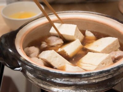 Tofu hot pot with chicken